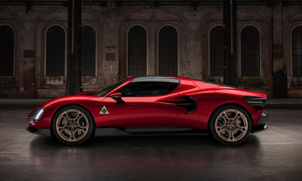 Επίσημο: Αυτή είναι η «θεά» Alfa Romeo 33 Stradale (+video)