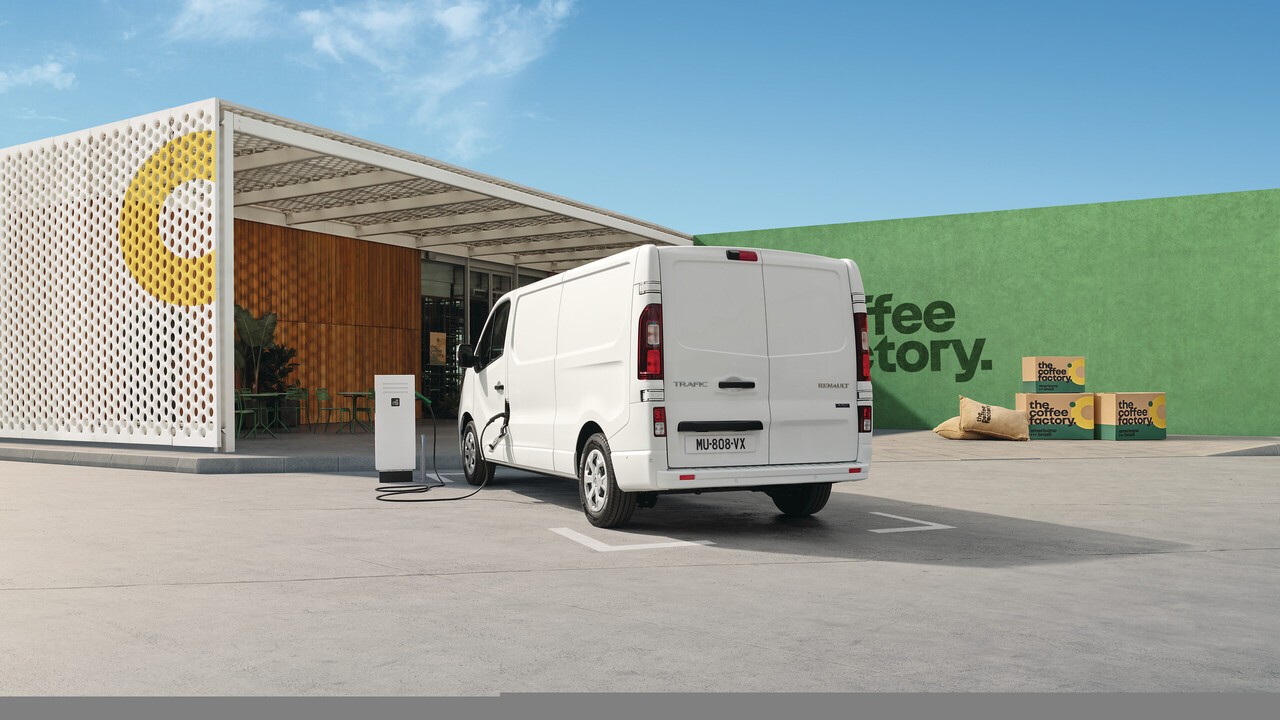 240710010514_All-new Trafic Van E-Tech electric completes Renault’s all-electric light commercial vehicle line-up (1)